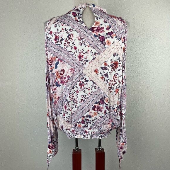 American Rag Cold Shoulder Floral Top Size XL EUC - Picture 5 of 7